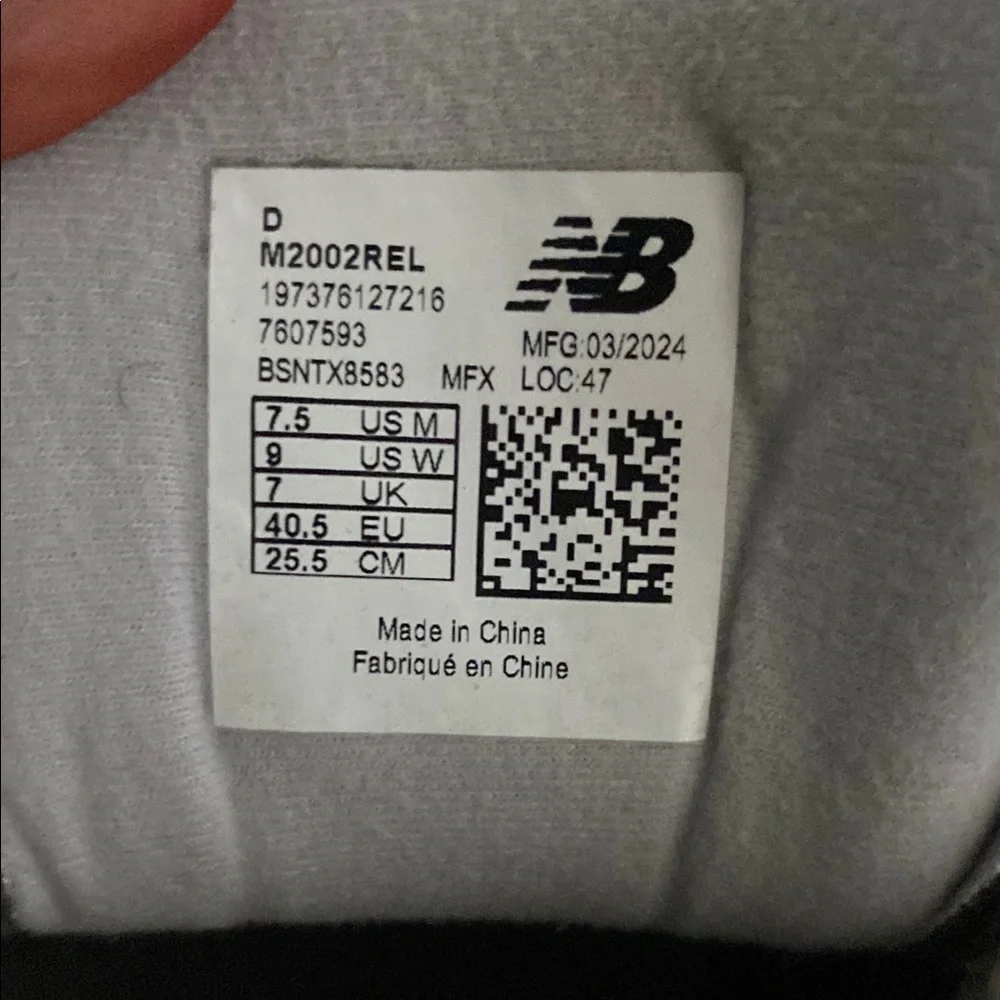 New Balance Gray and Cream Sneakers with Cushioned Midsole - Picture 4 of 4